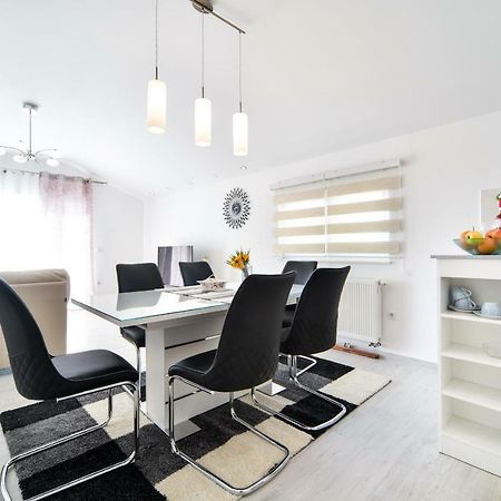 Apartman Novokmet-Crno Eksteriør billede
