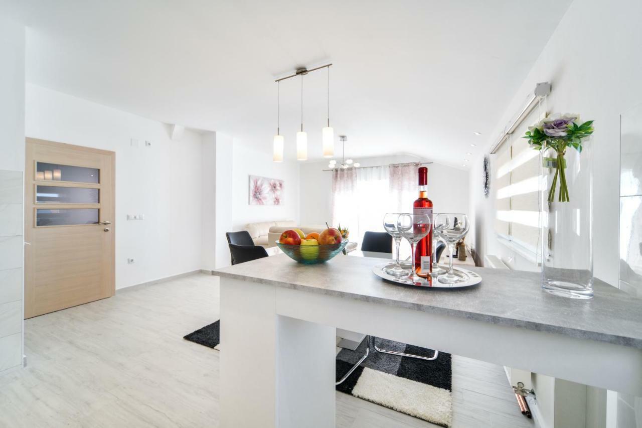 Apartman Novokmet-Crno Eksteriør billede
